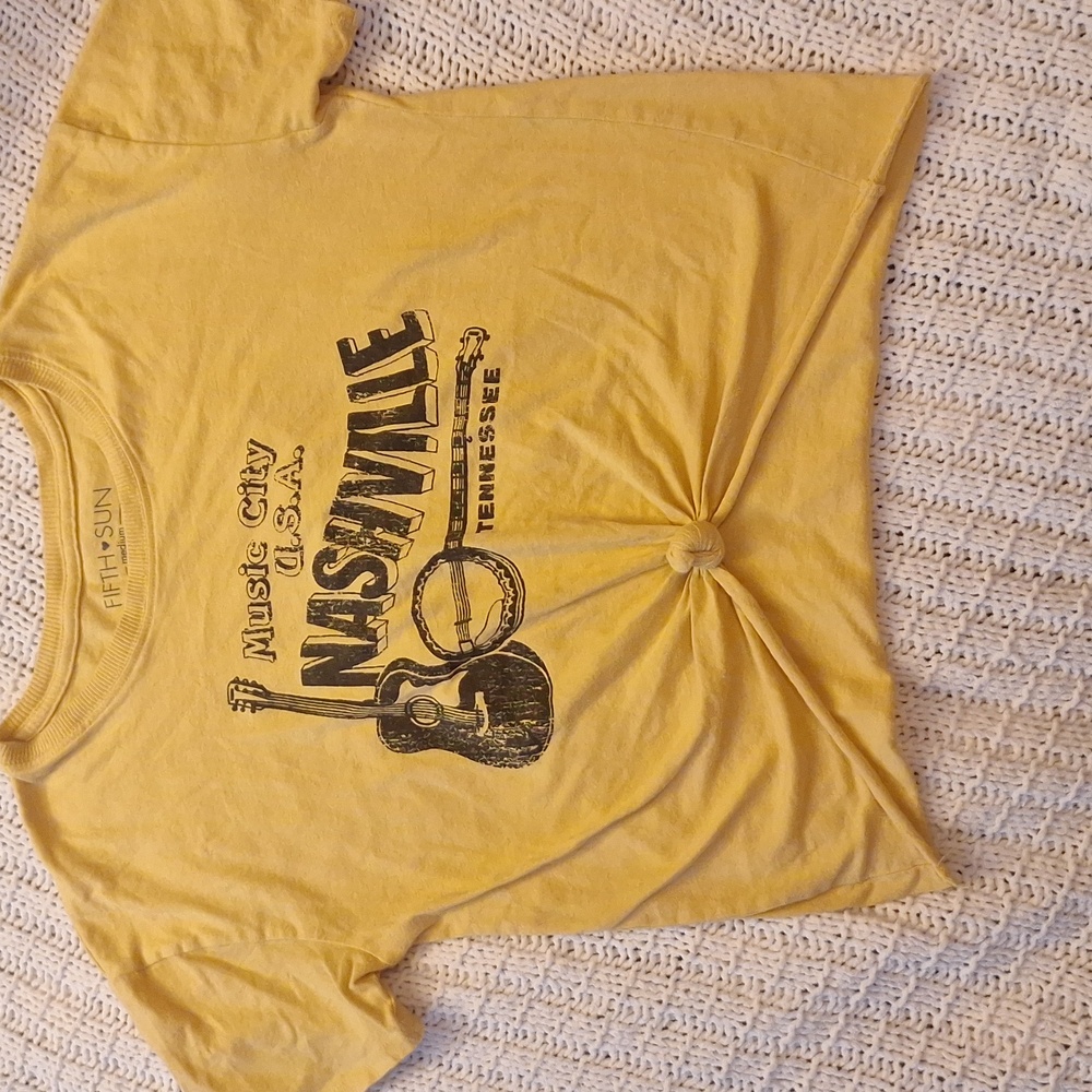 Fifth 🖤 Sun Yellow Nashville Graphic Short Sleeve Short Sleeve Tee Size M